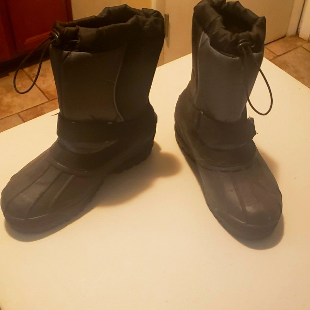 Snow boots
